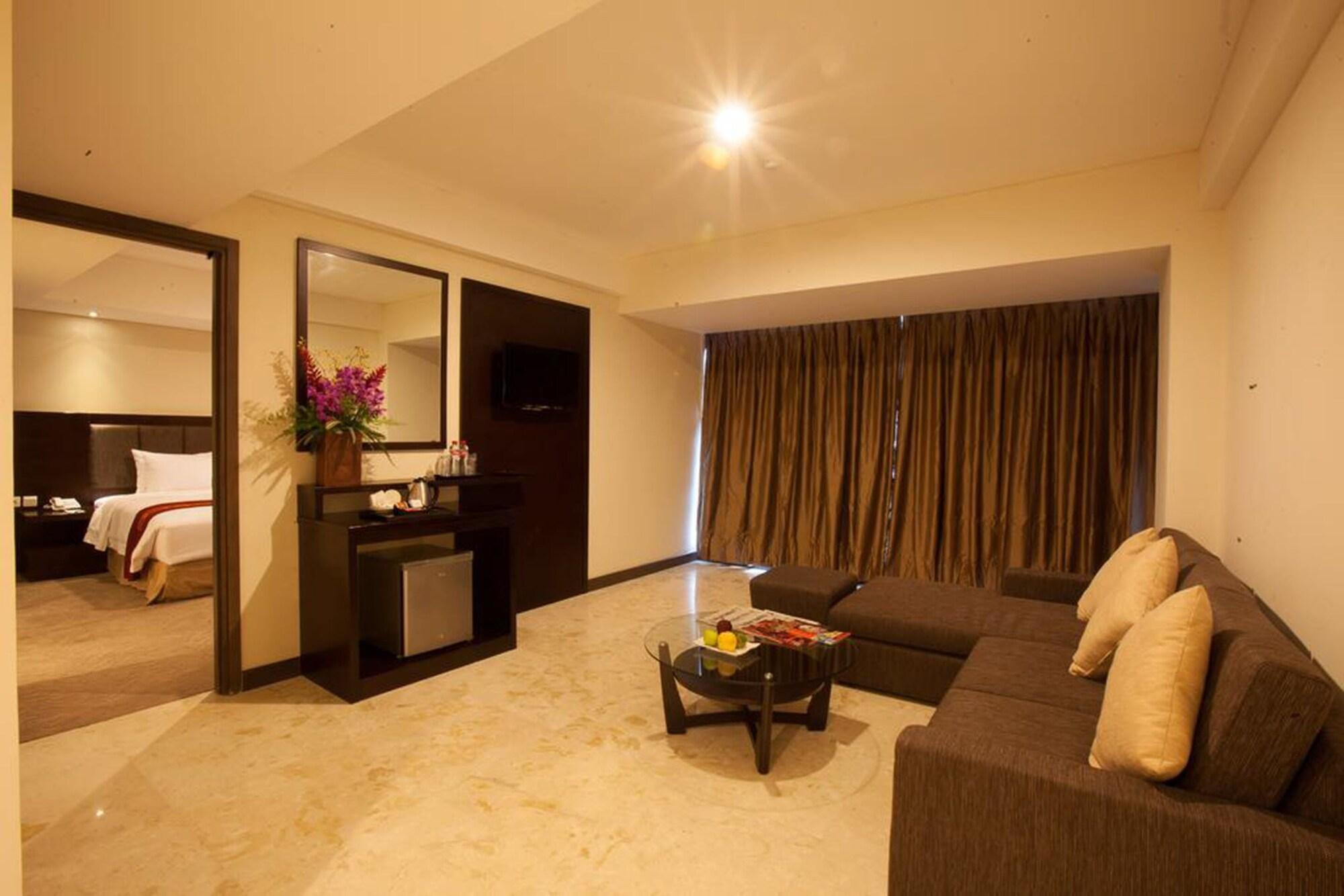 Claro Hotel Kendari Exterior foto