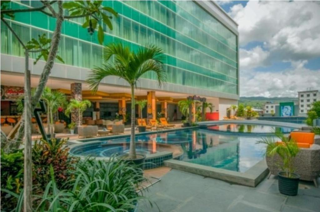 Claro Hotel Kendari Exterior foto