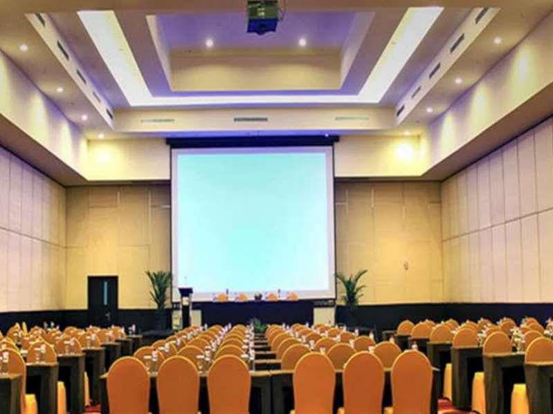 Claro Hotel Kendari Exterior foto