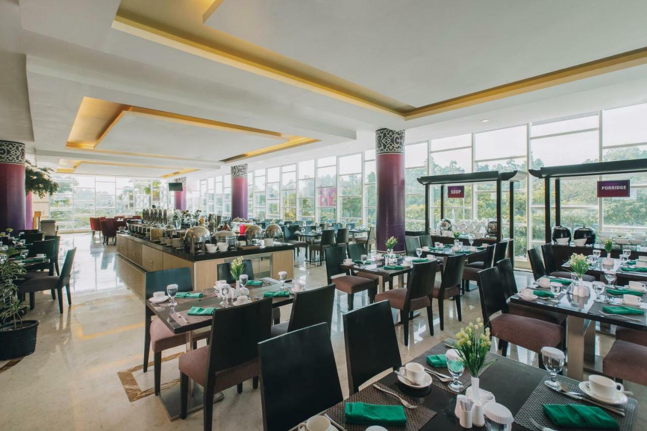 Claro Hotel Kendari Exterior foto